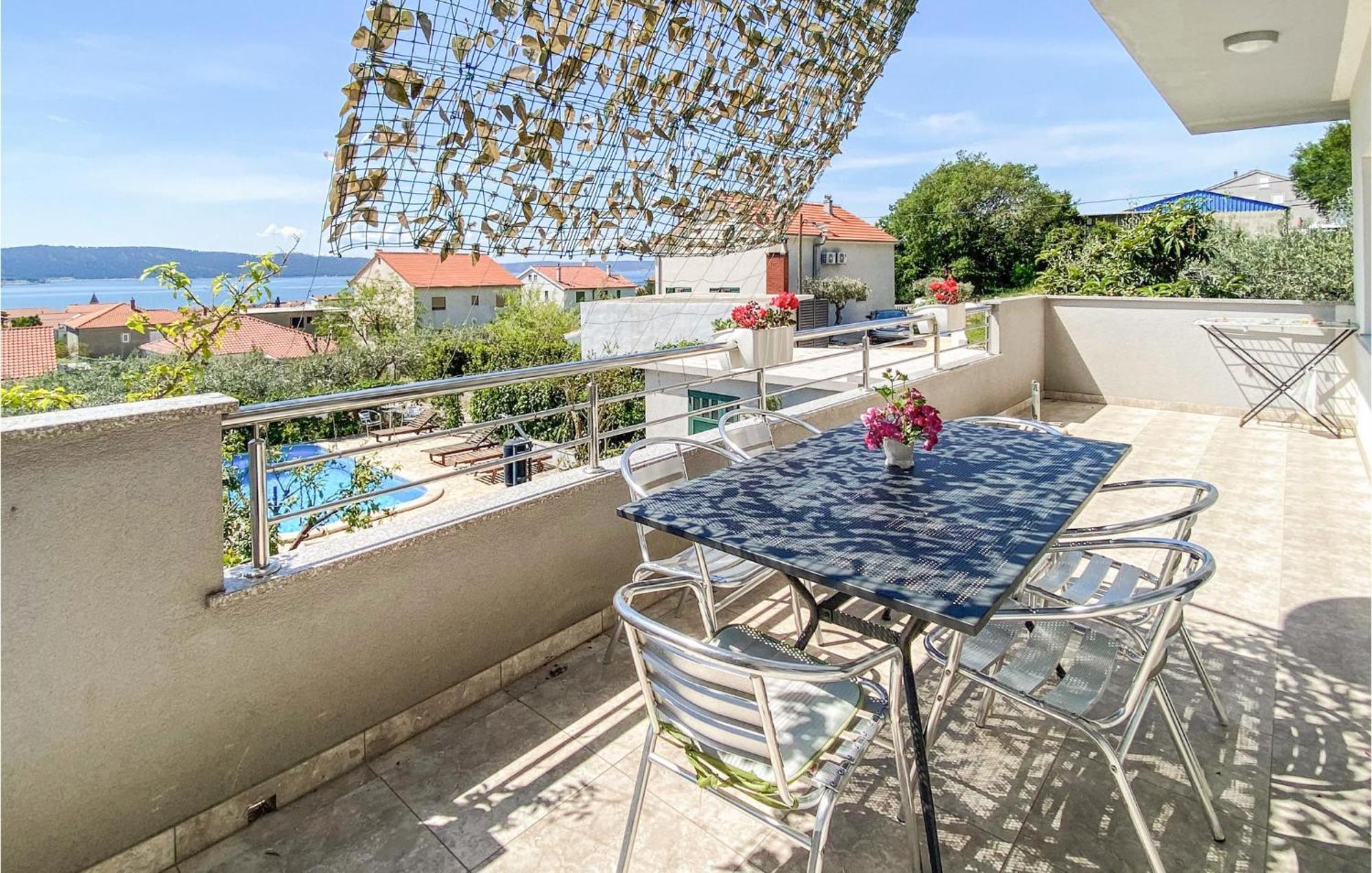 Amazing Apartment In Kastel Sucurac With Kitchen Каштела Екстер'єр фото